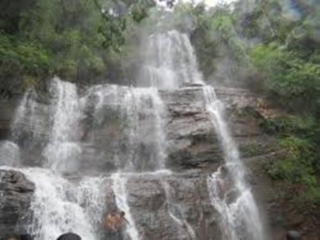 Jhari Waterfalls, Chikmagalur City Darshan Cab.cabsrental.in